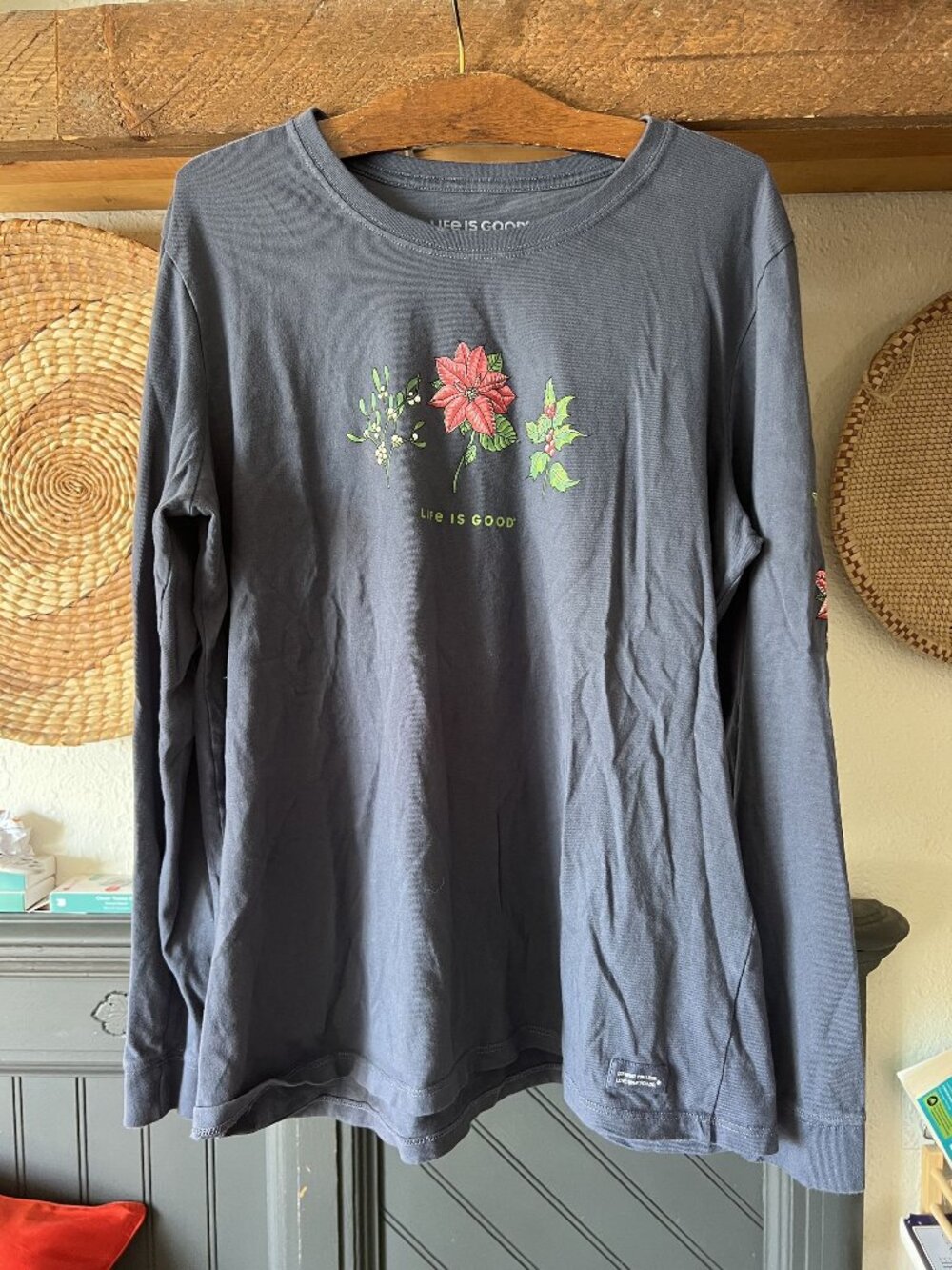 Women's Life is Good Holiday Flowers poinsettia Christmas Blue XL Crusher Tee